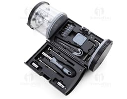 Kit de ferramentas com lanterna: o companheiro perfeito para suas aventuras. Feito de materiais resistentes como plástico e