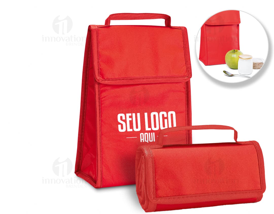 Bolsa térmica dobrável em formato 3D, vazia e aberta, com design moderno e clean. Está sobre uma mesa ao lado de um