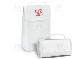 Bolsa térmica dobrável em formato 3D, vazia e aberta, com design moderno e clean. Está sobre uma mesa ao lado de um