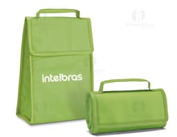 Bolsa térmica dobrável em formato 3D, vazia e aberta, com design moderno e clean. Está sobre uma mesa ao lado de um