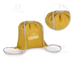 Sacola mochila em burlap marrom, perfeita para transportar alimentos saudáveis e saborosos. Ideal para quem busca praticidade