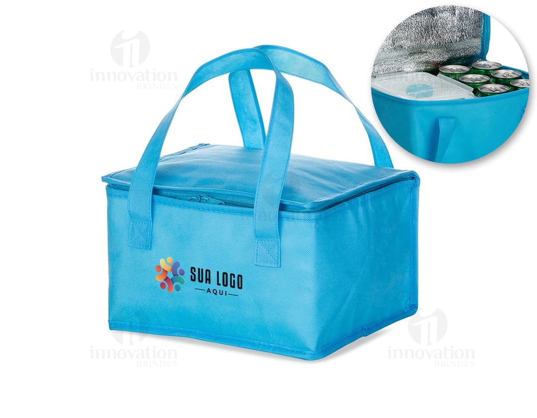 Bolsa térmica de 10 litros feita de TNT com manta térmica. A bolsa possui alça para transporte, é vazia, amarela, elegante