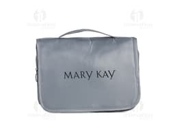 Necessaire de nylon oxford marrom com design vintage e textura grunge. Item vazio, fechado com ziper e alça para transporte