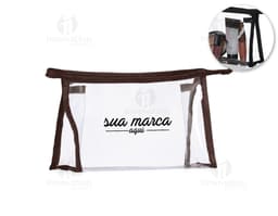 Imagem de nécessaire plástica retro vazia, em estilo vintage e design atemporal. Perfeita para organizar seus pertences de