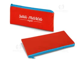 Estojo lápis non-woven 100 g 210x110 em formato de caixa retangular, vazio, colorido em amarelo, feito de plástico. O estojo