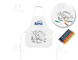 Ilustração vetorial de um lindo avental para criança com design colorido e divertido. Perfeito para proteger as roupas dos