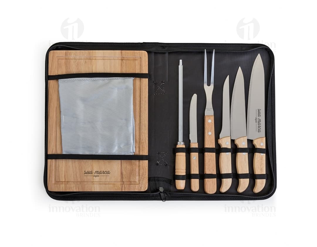 Kit churrasco 8 peças em case de couro retro. Acessório de estilo e design para seu churrasco. Conjunto de facas de aço