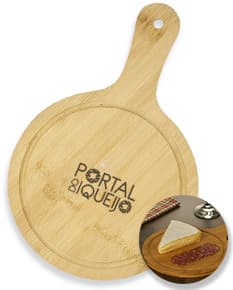 Tábua redonda de madeira orgânica para cozinha - Ideal para cortar alimentos frescos e saudáveis. Com design elegante e prático, a tábua é perfeita para preparar refeições gourmet. Adquira já a sua!