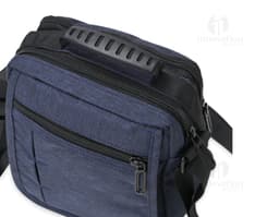 Bolsa de ombro de couro preto com alça, zíper e diversos compartimentos. Ideal para viagens de negócios, viagens a lazer ou