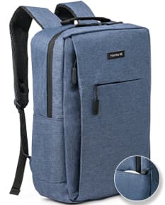 Mochila para notebook em couro marrom vintage com alça e fecho de metal. Perfeita para viagens de negócios ou passeios.