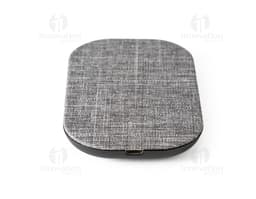 Carregador wireless preto de alta tecnologia para manter seus dispositivos sempre carregados com praticidade e estilo.