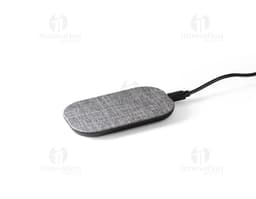 Carregador wireless preto de metal com design inovador e tecnologia de última geração. Ideal para manter seus dispositivos