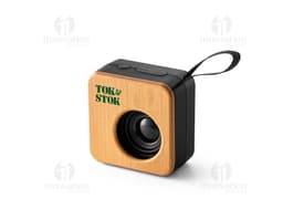 A caixa de som portátil preta é o acessório perfeito para quem busca qualidade de som e praticidade. Com tecnologia moderna