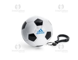 Capa de chuva preta com design esportivo para os verdadeiros apaixonados por futebol! Proteção total durante jogos e