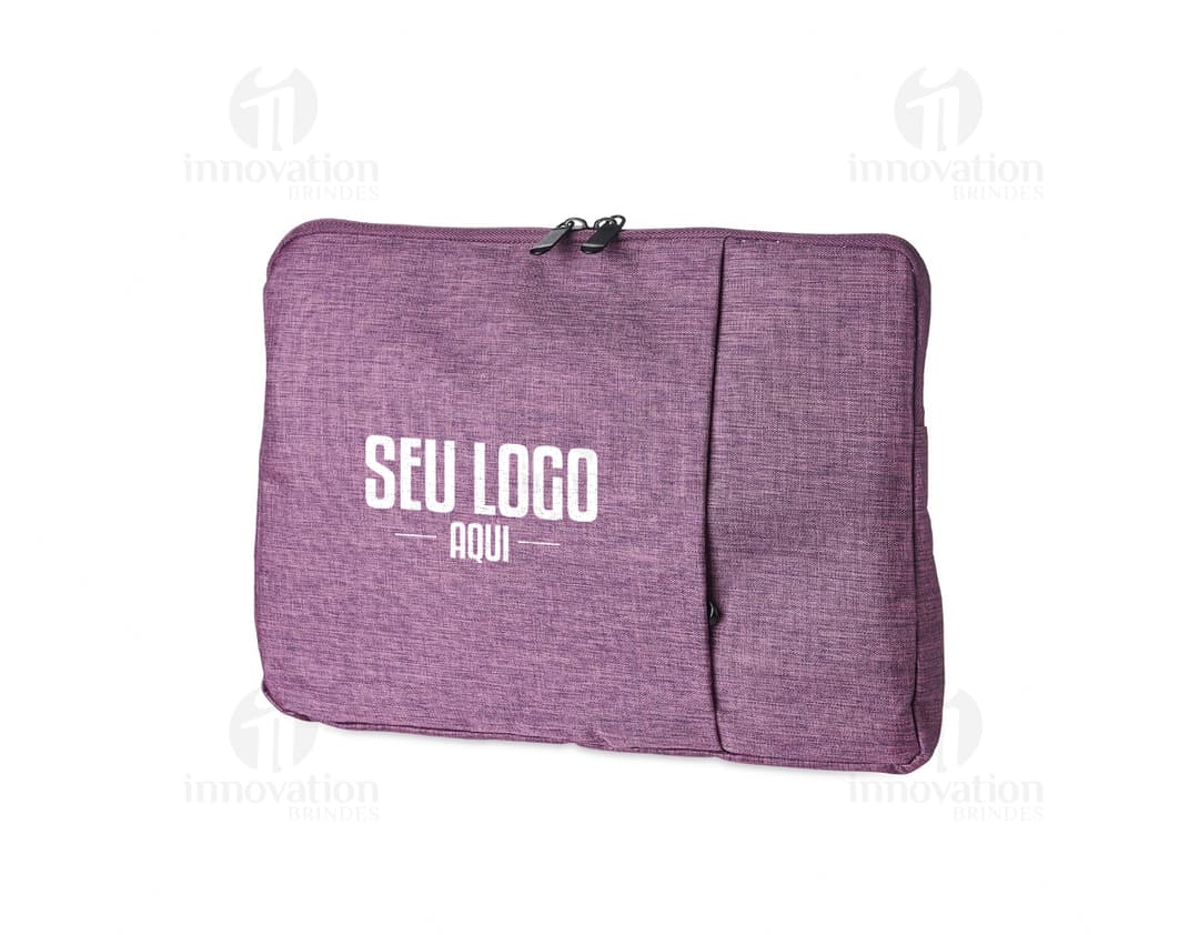 Container de couro marrom elegante e moderno, com fecho de botão, ideal para armazenar e transportar tablet de 12,4