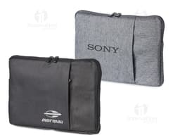 Container de couro marrom elegante e moderno, com fecho de botão, ideal para armazenar e transportar tablet de 12,4