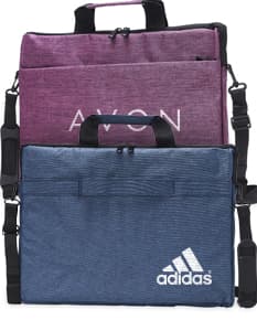 Mala de negócios em couro preto, com alça e fecho de metal. Perfeita para armazenar e transportar objetos pessoais, como notebooks de 15,6 polegadas. Elegante e moderna, ideal para viagens a trabalho ou compras.