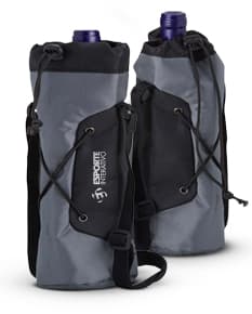 Capa para garrafa nylon para manter sua bebida gelada por mais tempo. Ideal para uso em viagens, passeios e no trabalho.