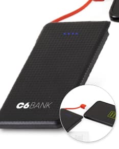 Dongle eletrônico Power Bank de 5.000mAh com indicador LED preto. Ideal para armazenar e transferir dados, além de recarregar dispositivos móveis. Completo e moderno, é um acessório essencial para manter seus aparelhos carregados e sempre conectados.
