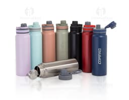 Garrafa térmica de aço inoxidável com infusor de 850ml, para bebidas quentes ou frias. A garrafa possui design metálico e