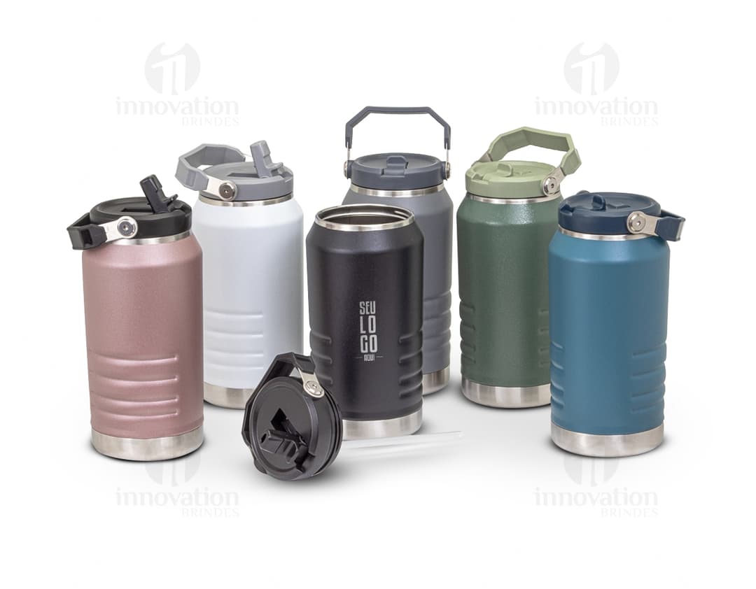 Garrafa térmica de 1,1 litros em metal prateado, com design em aço inoxidável e acabamento preto brilhante. Possui capacidade