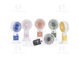Mini ventilador recarregável em metal prateado, design moderno e shape circular. Tecnologia digital, equipamento de estúdio.