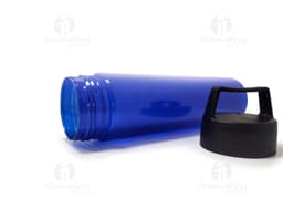 Garrafa plástica 700ml: mantenha-se hidratado com estilo! Feita em material resistente e com capacidade para 700ml, perfeita