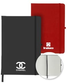 Notebook em estilo Moleskine emborrachado de 21x14 cm, com capa preta, vazio e em branco. Ideal para anotações no escritório