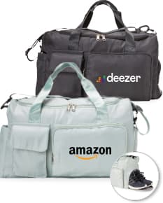 Bolsa esportiva de 28 litros em nylon marrom e preto com alças de couro, zipper, bolso e fivela. Ideal para viagens, academia