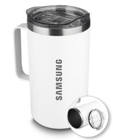 Caneca térmica 750ml em metal cromado, com design moderno e tecnológico. A imagem mostra o objeto vazio em um estúdio com
