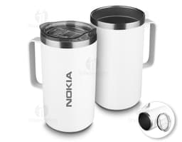 Caneca térmica 750ml em metal cromado, com design moderno e tecnológico. A imagem mostra o objeto vazio em um estúdio com