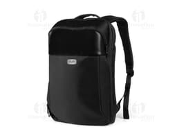 Mochila premium para notebook em couro preto, com porta USB integrada. Equipamento moderno e sofisticado, ideal para viagens