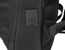 Mochila premium para notebook em couro preto, com porta USB integrada. Equipamento moderno e sofisticado, ideal para viagens
