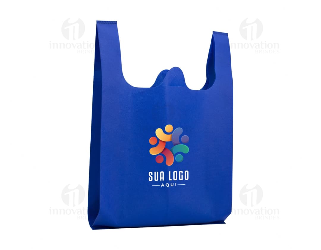 Sacola TNT com alça termo selada em design moderno e decorativo, possui elementos criativos e coloridos como desenhos de