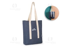 Sacola de denim reciclado com bolso, em tons de marrom e amarelo. Possui alça em couro, fecho com cadeado e etiqueta de
