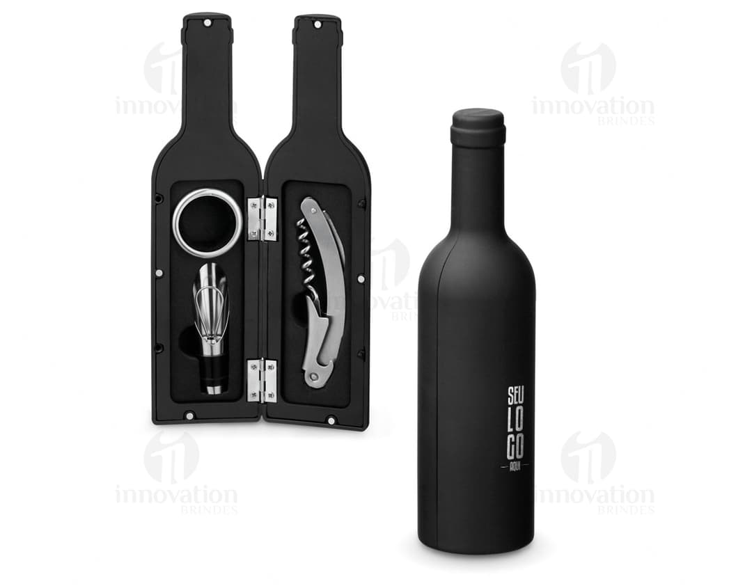 Kit de vinho 3 peças contendo uma garrafa de vinho, copo de vidro e abridor de garrafas em um fundo escuro e elegante. O