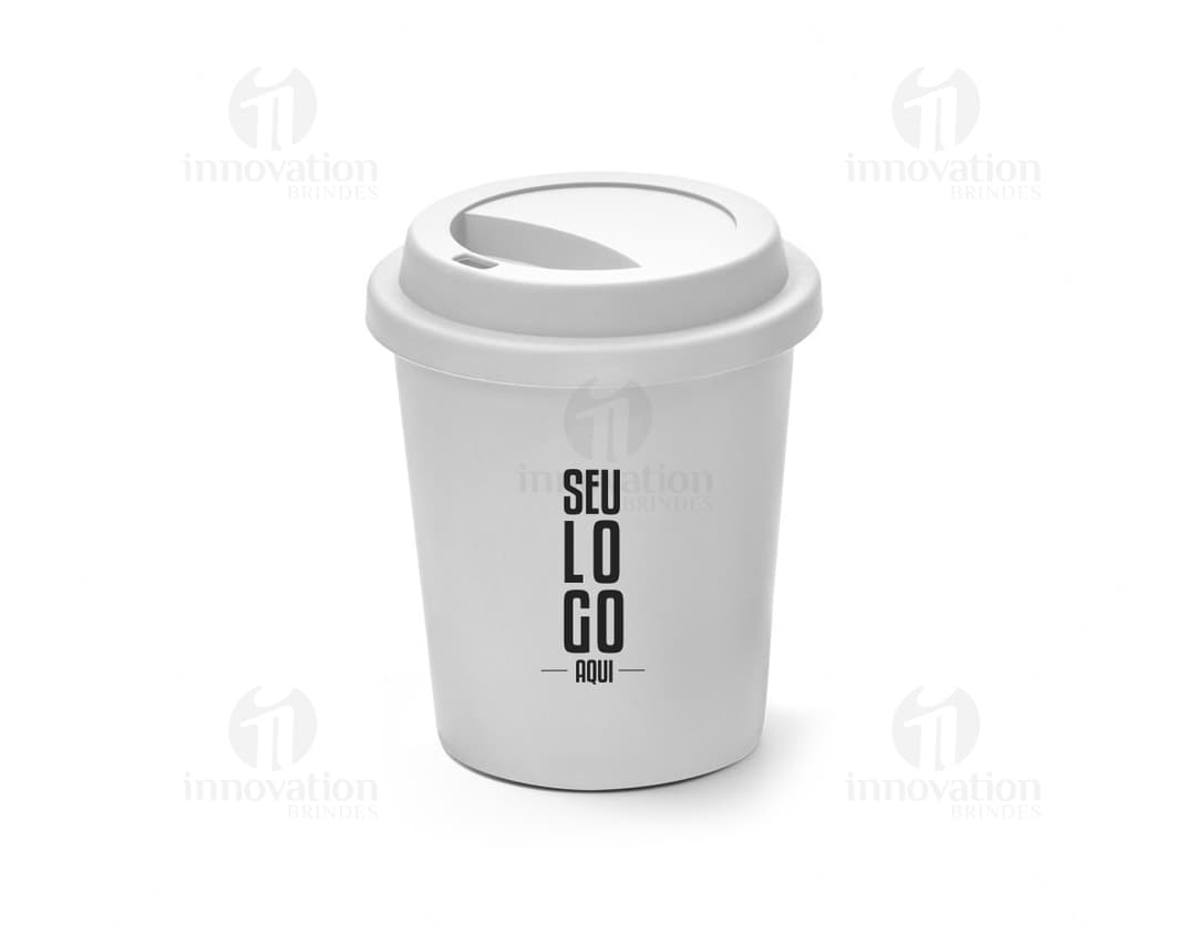 Copo de viagem 350ml c/ tampa em metal e plástico na cor preta e prateada, design industrial, com tampa fechada e capacidade