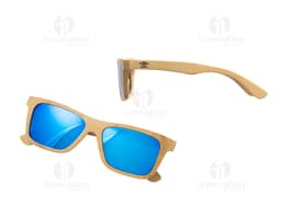 Óculos de sol em bambu moderno e elegante, na cor preta. O acessório de proteção possui lentes escuras e design estiloso