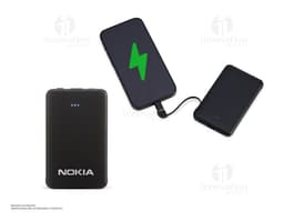 Power Bank Plástico 5.000mAh preto, dispositivo de tecnologia com adaptador e cabo de conexão. Equipamento eletrônico moderno