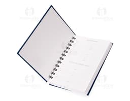 Agenda 2025 Cromato em capa dura na cor prata com detalhes em cromado.