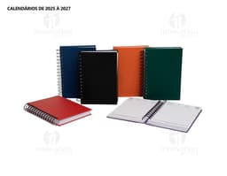 Agenda 2025 Cromato em capa dura vermelha com detalhes em prateado. Páginas numeradas e organização semanal.