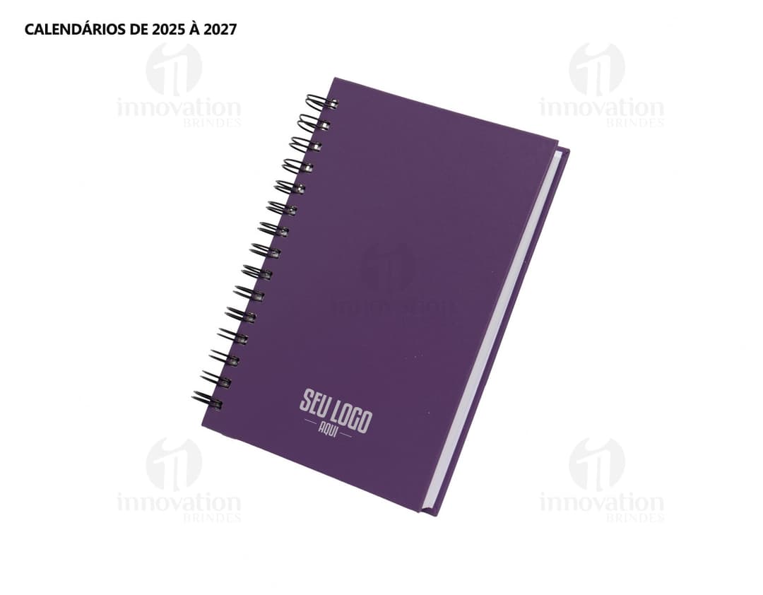 Agenda 2025 Cromato em capa dura vermelha com detalhes em prateado. Páginas numeradas e organização semanal.