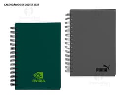 Agenda 2025 Cromato em capa dura vermelha com detalhes em prateado. Páginas numeradas e organização semanal.