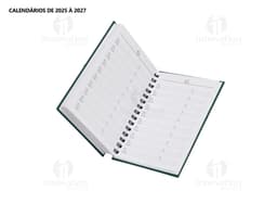 Agenda 2025 Cromato em capa dura vermelha com detalhes em prateado. Páginas numeradas e organização semanal.