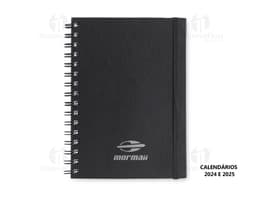 Caderno Planner preto com páginas em branco e marcador de páginas colorido.