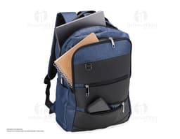 Mochila de nylon preta com alças de couro, com capacidade de 26 litros e porta USB integrado. Ideal para viagens de negócios