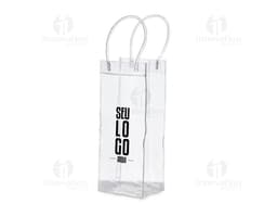 Sacola plástica transparente com alça para gelo.