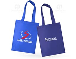Sacola de TNT branca, lisa e resistente, ideal para compras e transporte de objetos.