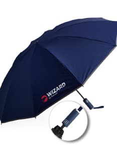 Uma imagem de um guarda-chuva auto poliéster impermeável, em destaque, com tecido preto, durável e resistente à água, ideal para uso em dias chuvosos.