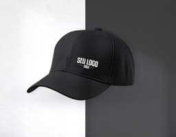 Boné 6 gomos Tradicional Brim preto com detalhes em branco, feito em material resistente e confortável. Ideal para proteção